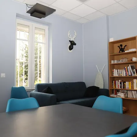 2 Pieces Apartment *